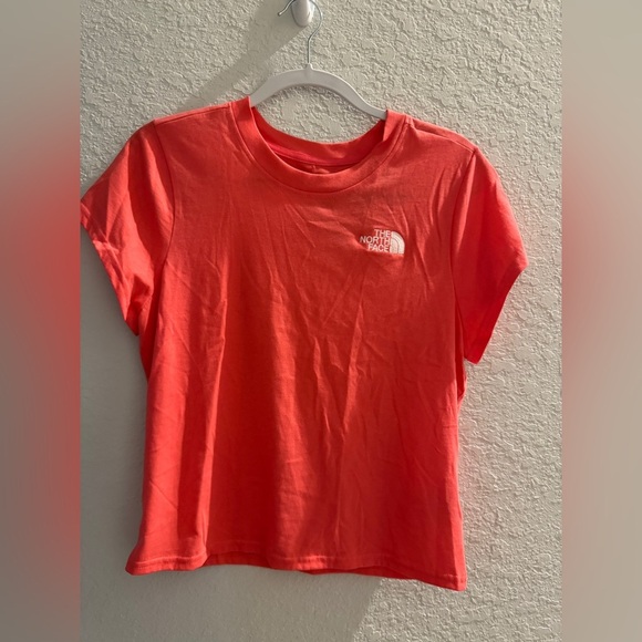 NWT The North Face Women's
Evolution Cutie T-Shirt in volcanic red Sz L - Picture 2 of 8